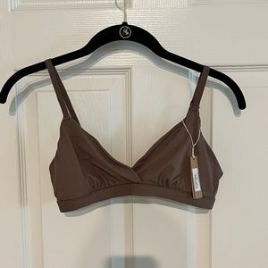 SKIMS FITS EVERYBODY TRIANGLE BRALETTE NWT MEDIUM